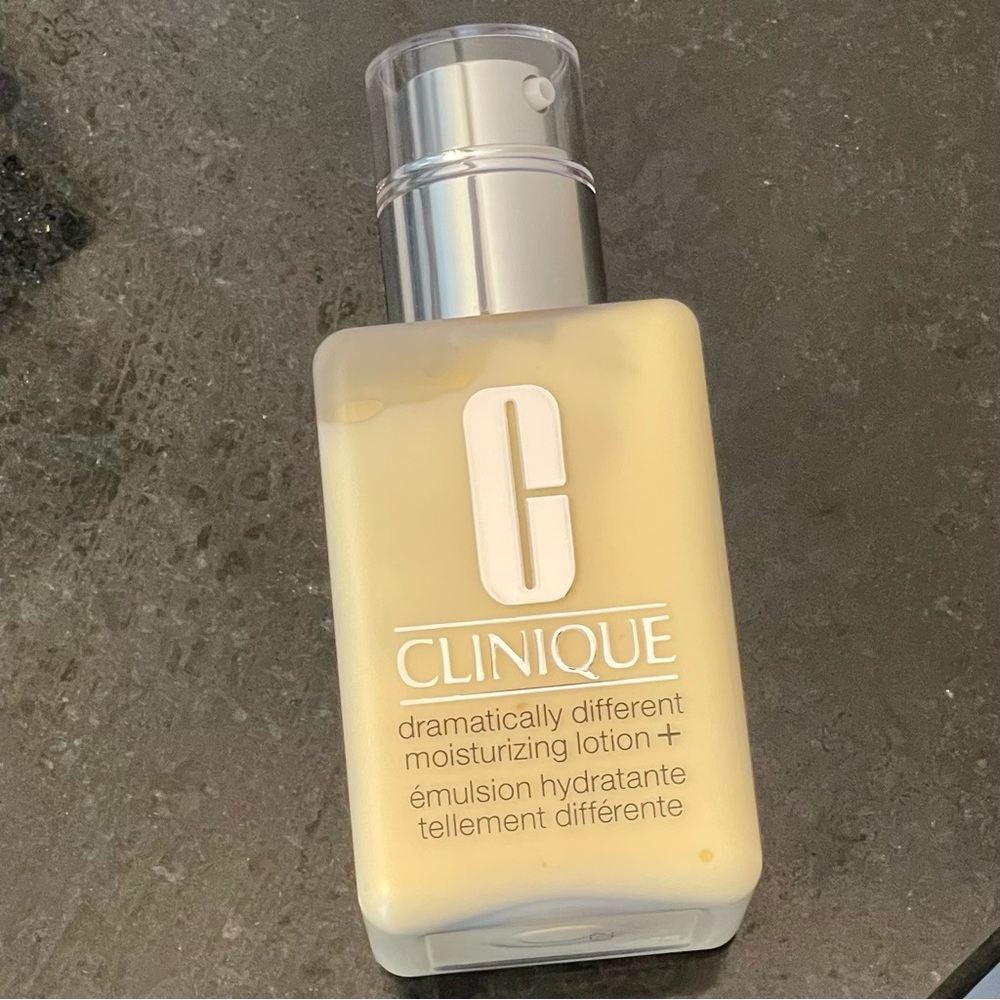 Clinique Dramatically Different Moisturizing Face Lotion+ - Picture 6 of 6